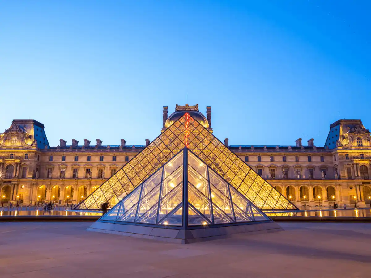Pyramide du Louvre